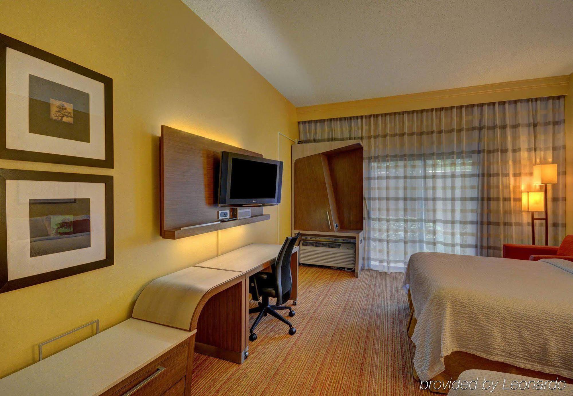 Отель Courtyard Lafayette Airport Экстерьер фото