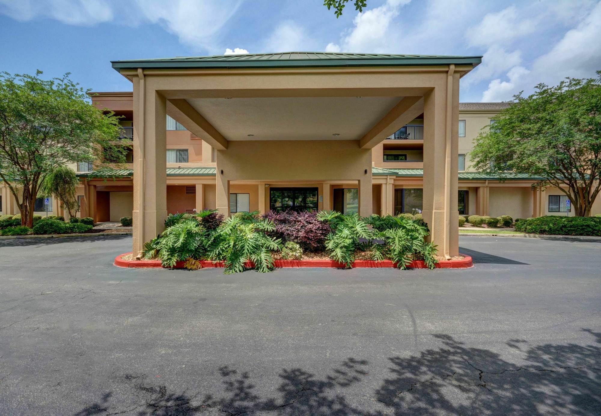 Отель Courtyard Lafayette Airport Экстерьер фото