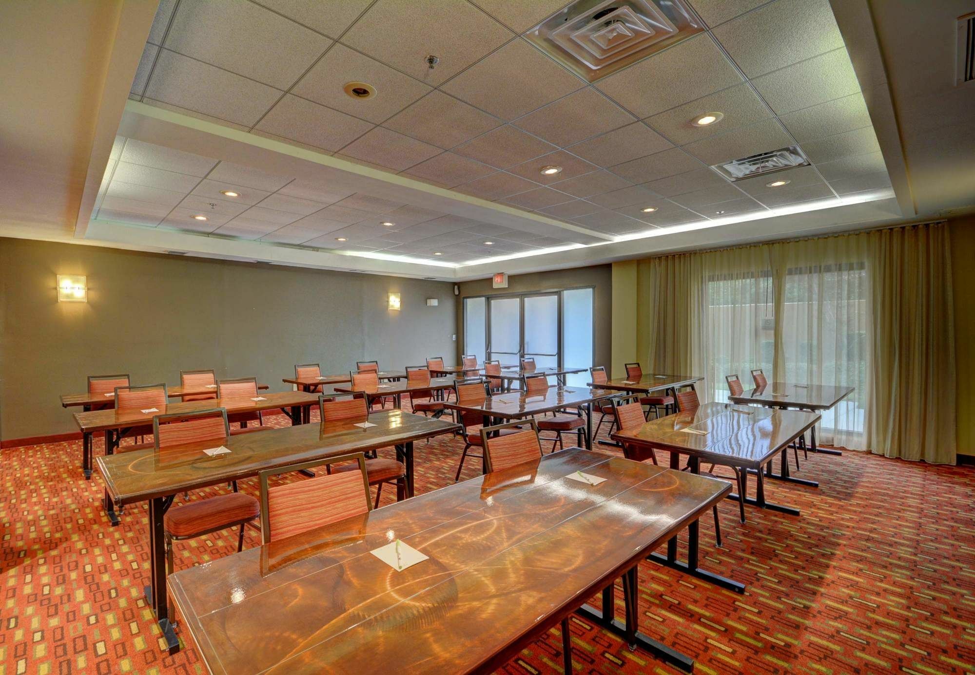 Отель Courtyard Lafayette Airport Экстерьер фото