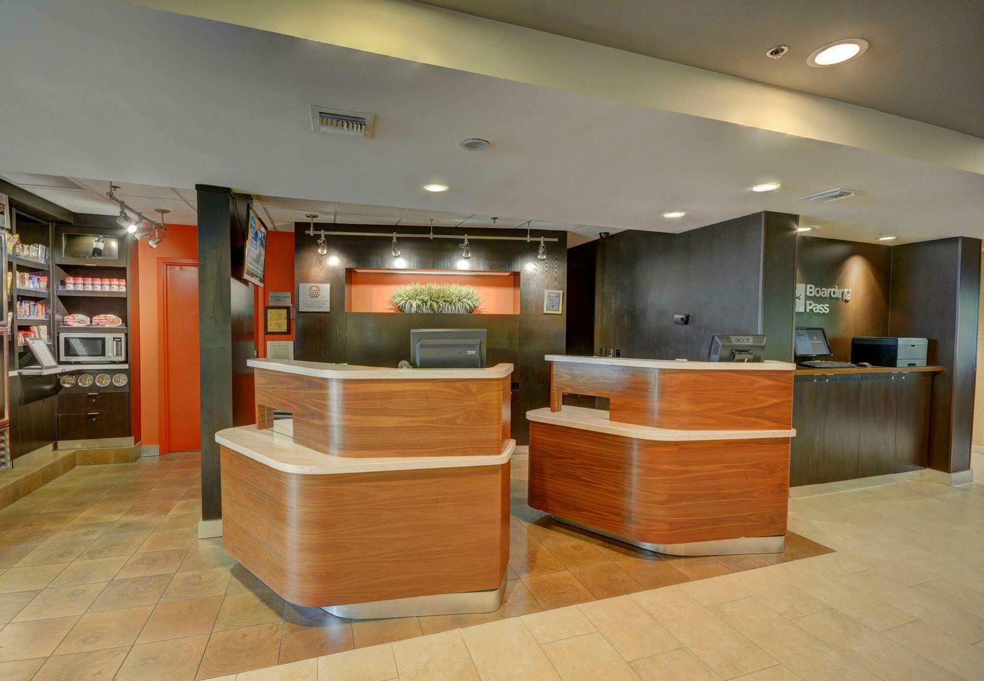 Отель Courtyard Lafayette Airport Экстерьер фото