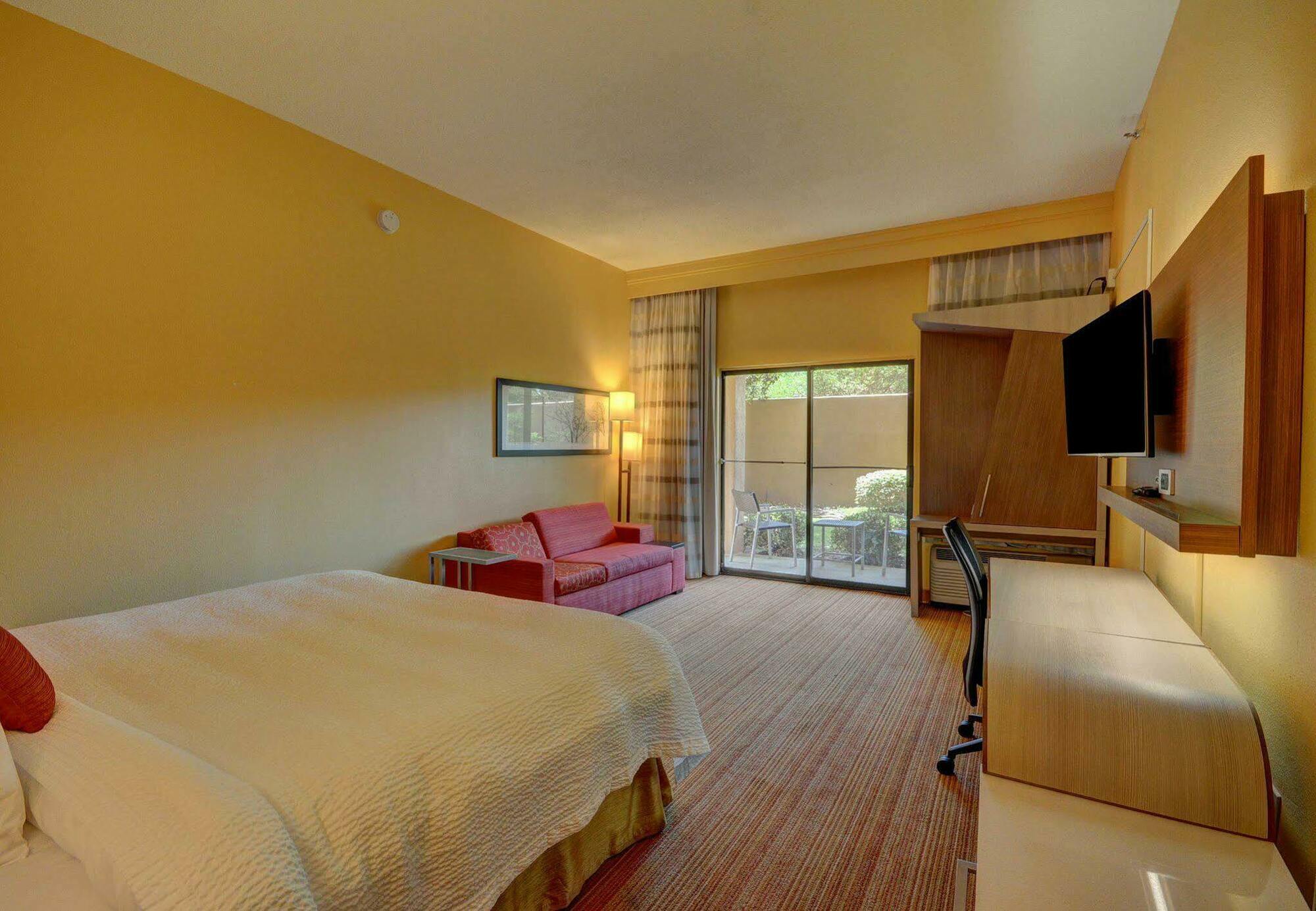 Отель Courtyard Lafayette Airport Экстерьер фото